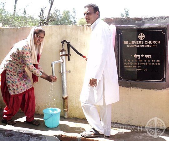 Himachal Pradesh Installs Bore Well for Villagers