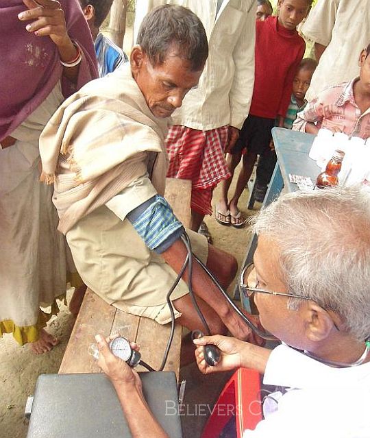 Women’s Fellowship Conducts Medical Camp in Siliguri Diocese