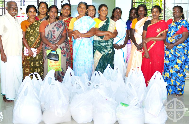 Diocese of Niranam Helps Poor Families to Celebrate Onam