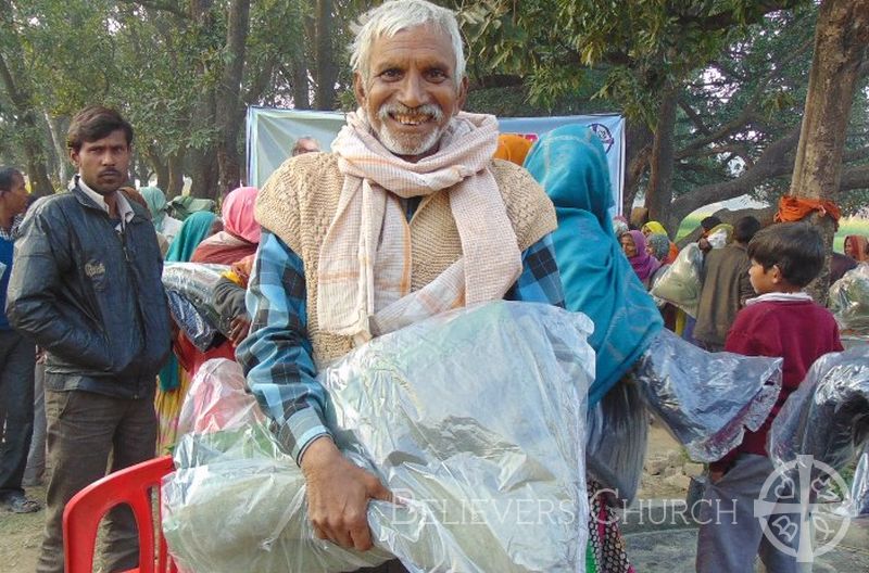 Diocese of Lucknow Distributes Blankets to 100 Needy People