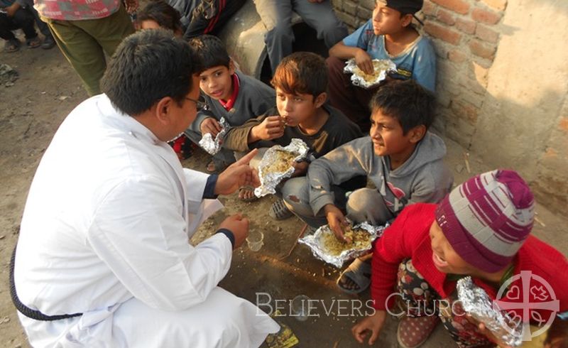 Street Dwellers and Orphans Get Delicious Meal on Founder’s Day