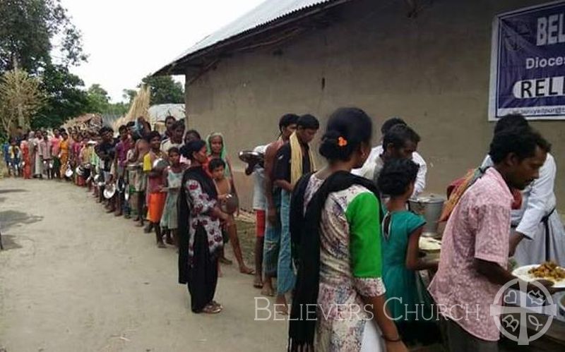 Diocese of Buniyadpur Distributes Fresh Meals to 800 Flood Affected People