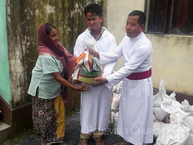 Diocese of Gangtok Reaches out to Needy Families Affected by Indefinite Strike