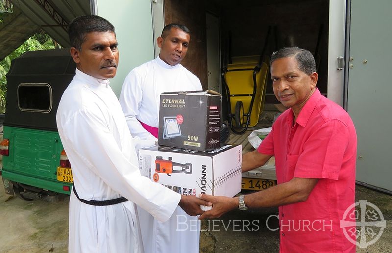 Diocese of Colombo Distributes Evacuation Tools to People in a Flood-Prone Area